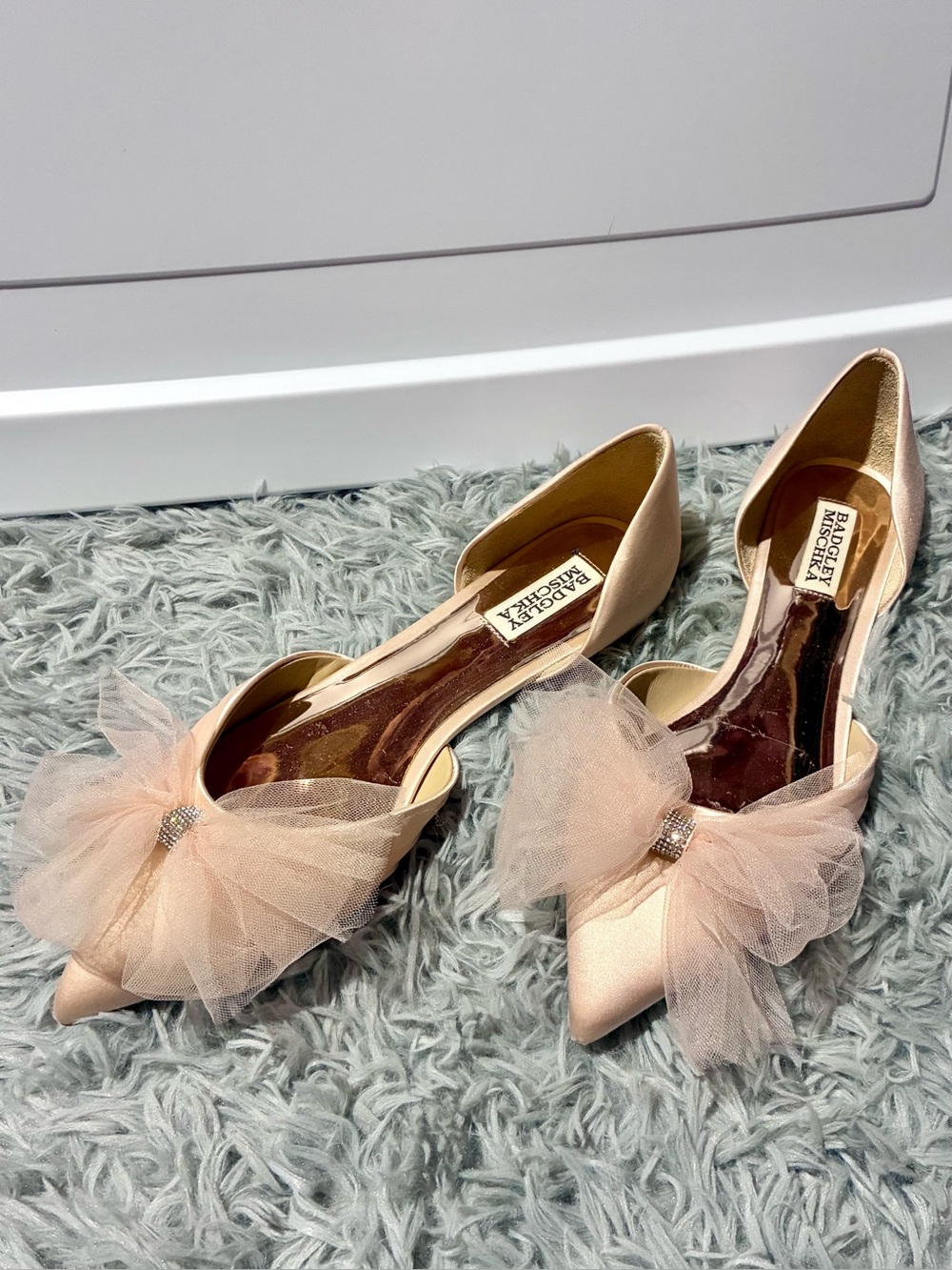 NEW Badgley Mischka pink satin tulle bow rhinestone Fergie pointed toe flats 9